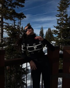 [2024.12.19] kelseymerritt_470899555_1221592458947754_7063216876128340611_n.jpg