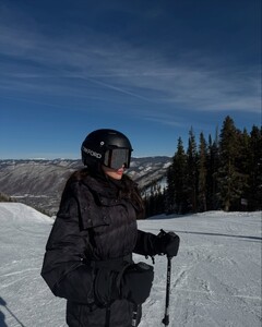 [2024.12.19] kelseymerritt_470902133_3885475655055644_1548772613550664640_n.jpg