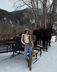 [2024.12.20] kelseymerritt_470974174_1104231741101899_632545497112871093_n.jpg