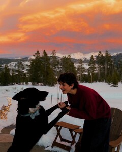 [2024.12.21] taylor_hill_470920755_18481580803024492_6657521275448878098_n.jpg