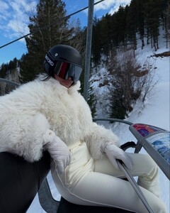 [2024.12.22] kelseymerritt_470974784_560583260104271_2184089315646560370_n.jpg