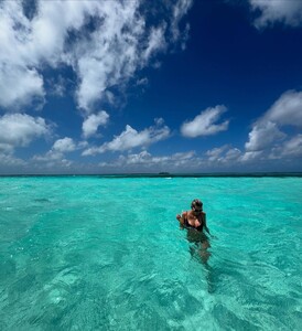 [2024.12.22] lindsaydemyan_471519617_576333652022299_7819742906230186974_n.jpg