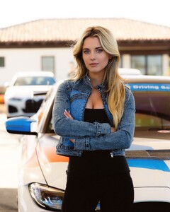 [2024.12.27] lindsaymariebrewer_471554232_1825786738188482_3669943585986191052_n.jpg