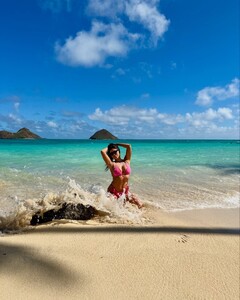 [2024.12.31] ariannyceleste_472109402_18482435161023607_4294066474259470761_n.jpg