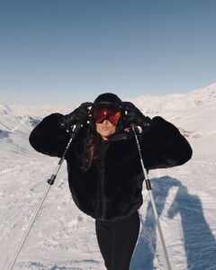 [2025.01.03] helenowen_472390432_514600680978717_1155648231073140811_n.jpg