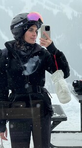 [2025.01.04] sarasampaio_472447444_18485473753058288_4013730904174739603_n.jpg