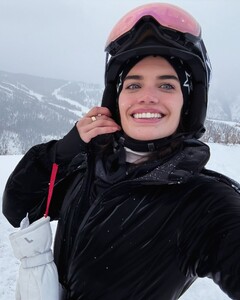 [2025.01.04] sarasampaio_472452889_18485472028058288_7090076139725324366_n.jpg