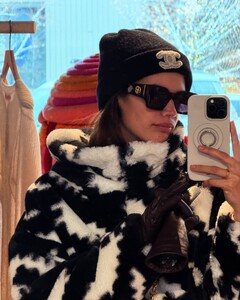 [2025.01.04] sarasampaio_472530849_18485472082058288_378547921011005104_n.jpg