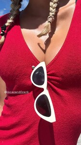 [2025.01.15] lindsaydemyan_473781277_595190086435975_8187173725716989073_n.jpg