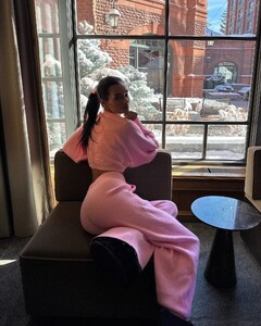 [2025.01.18] giizeleoliveira_474087684_18486183241033896_2115018167579328592_n.jpg