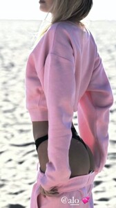 [2025.01.22] stellamaxwell_s473888355_18493029562030343_124066709760198565_n.jpg