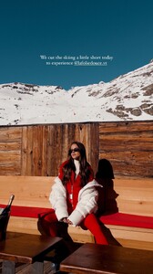 [2025.01.01] helenowen_472210381_914210707508340_7716687875758312806_n.jpg