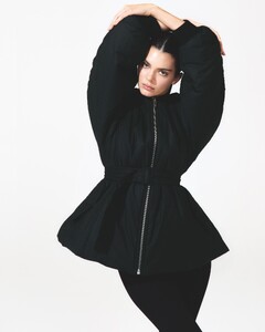 [2025.01.01] kendalljenner_472300629_1043972540747603_5403446387125676713_n.jpg