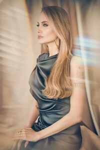 550339922_angelina_jolie.jpg