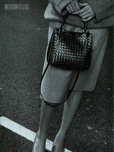 Bottega_Veneta_Fall_Winter_1998_99_06.thumb.png.e4f536f95d9cc0676d966fbbdc5e9558.png