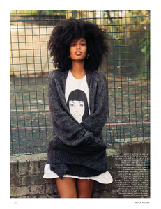 British_Vogue_2014-09-334.thumb.png.fd3167b670d6234d7d5744225536f57a.png