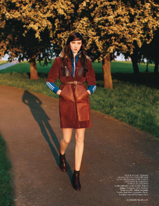 British_Vogue_2014-09-382.thumb.png.cc1c42d2c1e4840b04e9d521c95b478f.png
