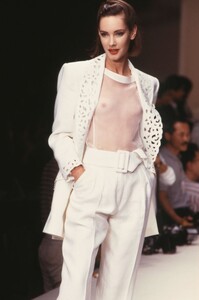 Cerruti_SS1989_CathyGallagher_01.thumb.jpg.a156df4809e13ece758919462fca6c22.jpg