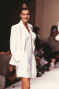 Cerruti_SS1989_ClaireAtkinson_05.jpg