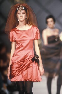 Chanel1990FW11.thumb.jpg.0ad93a771145180ffa44d8fad4664425.jpg
