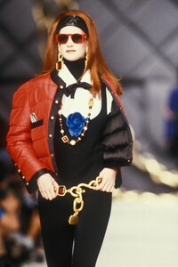 Chanel1990FW5.thumb.jpg.6bfccbb19194769f4f3c2fb1c0b9295e.jpg