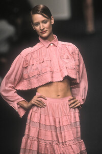 ChantalThomass1995SS2.thumb.jpg.95524546eb75007aa3115260bff5b6a2.jpg
