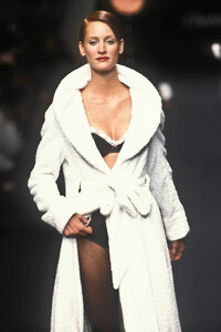 ChantalThomass1995SS5.thumb.jpg.0c1de225d0ec72b75725a373c3629463.jpg
