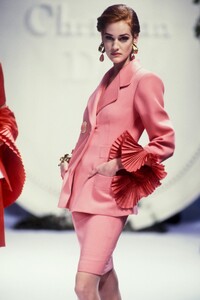 ChristianDior1992HauteCoutureSS7.thumb.jpg.aa918428df2ebd812d9469732890e2ef.jpg