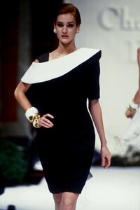 ChristianDior1992HauteCoutureSS9.thumb.jpg.d4b0225c115231a4bea010334b3f7193.jpg