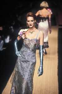 ChristianLacroix1995FW12.thumb.jpg.369206007d8a67afa93ed43672141356.jpg