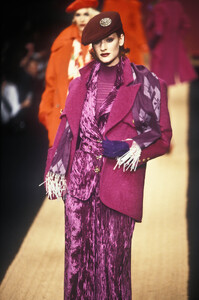ChristianLacroix1995FW2.thumb.jpg.ff8ba9c25a5d25d7360a1d2604c58b6b.jpg
