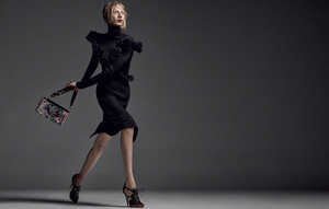 Dior-Fall_Winter_2016_17-Julia_Nobis_by_Steven_Meisel-03.thumb.jpg.22c647eff97fbb02b1fc47b8287a353f.jpg