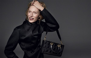 Dior-Fall_Winter_2016_17-Julia_Nobis_by_Steven_Meisel-07.thumb.jpg.e87bad942d36e54146a9f63040cb8ff1.jpg