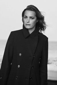 Giorgio_Armani-New_Normal-2016-Campaign-03-Yasmin_LeBon-by-Peter_Lindbergh.thumb.jpg.072575c754b6474cb52f5f46cee45356.jpg