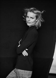 Giorgio_Armani-New_Normal-2016-Campaign-04_Eva_Herzigova-by-Peter_Lindbergh.thumb.jpg.c496840568be63e8687ac04696563830.jpg