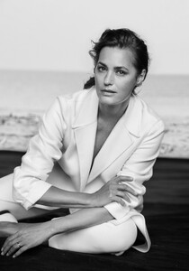 Giorgio_Armani-New_Normal-2016-Campaign-07-Yasmin_LeBon-by-Peter_Lindbergh.thumb.jpg.ad9e67b030a7c7806f0072d697443c4c.jpg