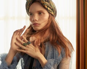 Gucci-Jewellery-Watches-Spring-Summer-2016-Polina-Oganicheva-by-Glen-Luchford.thumb.jpg.b22b5e1c6229c99d459d13d8f9e533d7.jpg