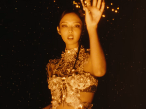 JENNIE - ZEN (RUBY ALBUM MARCH 7) [cXmYNmQ4BuM].webm_snapshot_00.56.484.png