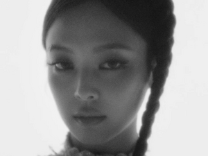 JENNIE - ZEN (RUBY ALBUM MARCH 7) [cXmYNmQ4BuM].webm_snapshot_01.01.602.png