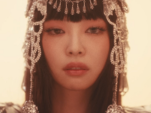 JENNIE - ZEN (RUBY ALBUM MARCH 7) [cXmYNmQ4BuM].webm_snapshot_01.24.784.png