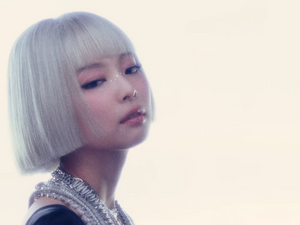 JENNIE - ZEN (RUBY ALBUM MARCH 7) [cXmYNmQ4BuM].webm_snapshot_01.24.990.png