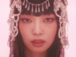 JENNIE - ZEN (RUBY ALBUM MARCH 7) [cXmYNmQ4BuM].webm_snapshot_01.29.623.png