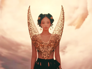 JENNIE - ZEN (RUBY ALBUM MARCH 7) [cXmYNmQ4BuM].webm_snapshot_02.46.700.png