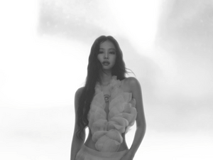 JENNIE - ZEN (RUBY ALBUM MARCH 7) [cXmYNmQ4BuM].webm_snapshot_02.47.409.png