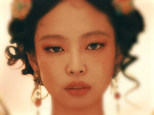 JENNIE - ZEN (RUBY ALBUM MARCH 7) [cXmYNmQ4BuM].webm_snapshot_02.49.328.png