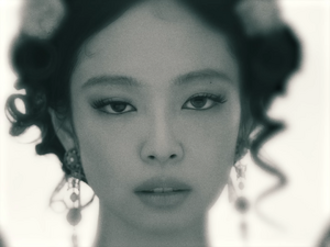 JENNIE - ZEN (RUBY ALBUM MARCH 7) [cXmYNmQ4BuM].webm_snapshot_02.49.577.png