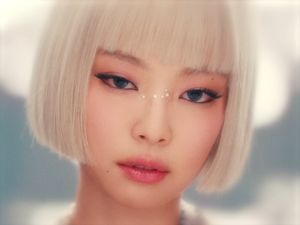 JENNIE - ZEN (RUBY ALBUM MARCH 7) [cXmYNmQ4BuM].webm_snapshot_02.51.914.png