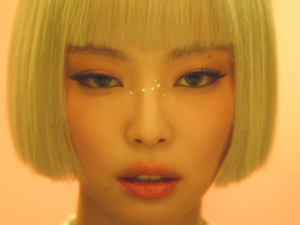 JENNIE - ZEN (RUBY ALBUM MARCH 7) [cXmYNmQ4BuM].webm_snapshot_03.02.925.png