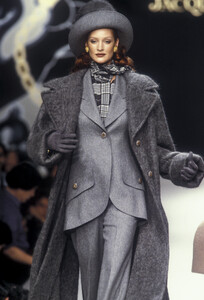 JacquesFath1993FW2.thumb.jpg.a4f49057d581238d76253c1569ae3a04.jpg