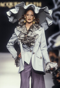 JacquesFath1993FW8.thumb.jpg.c64b99c5e7531075c4166256f1ab7e02.jpg